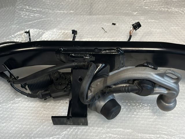 bontott SKODA KODIAQ Vonóhorog