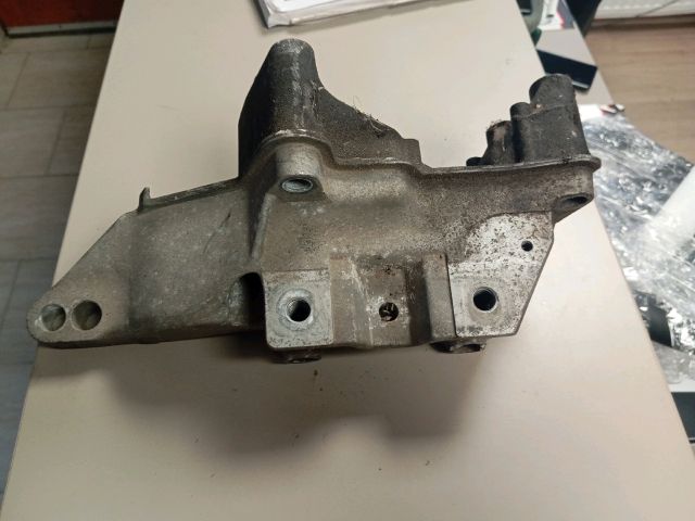 bontott SKODA OCTAVIA I Motor Tartó Bak (Fém)