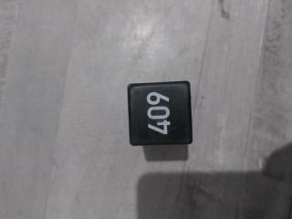 bontott SKODA OCTAVIA I Üzemanyag Szivattyú Relé