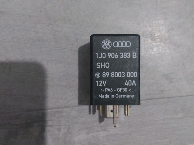 bontott SKODA OCTAVIA I Üzemanyag Szivattyú Relé