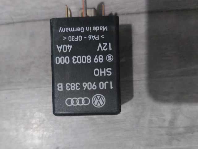 bontott SKODA OCTAVIA I Üzemanyag Szivattyú Relé