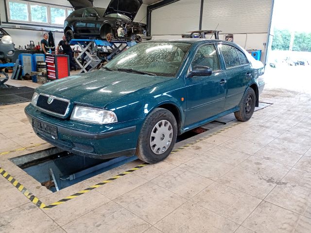 bontott SKODA OCTAVIA I Bal első Féknyereg Munkahengerrel