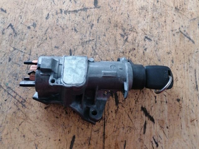 bontott SKODA OCTAVIA I Gyújtáskapcsoló Házzal