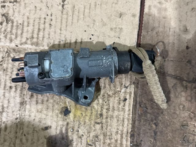 bontott SKODA OCTAVIA I Gyújtáskapcsoló Házzal