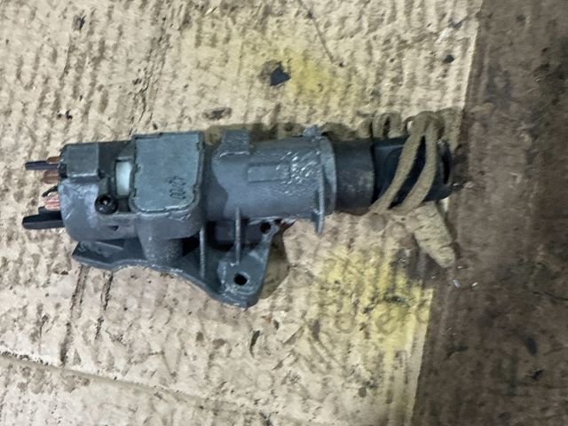 bontott SKODA OCTAVIA I Gyújtáskapcsoló Házzal