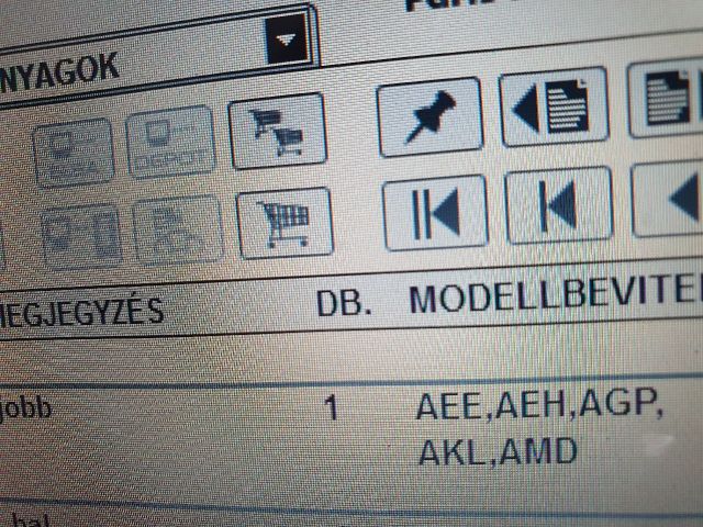 bontott SKODA OCTAVIA I Jobb első Kerékagy