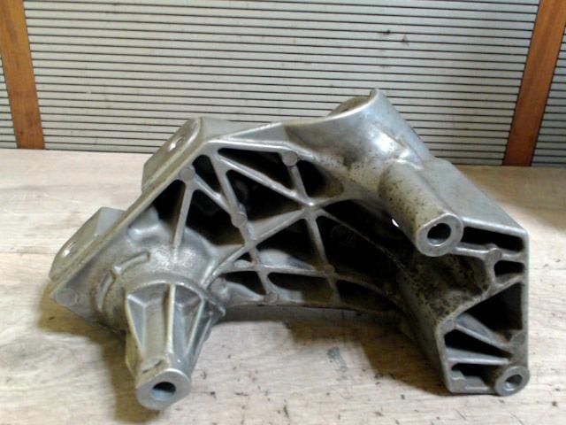 bontott SKODA OCTAVIA I Motor Tartó Bak (Fém)