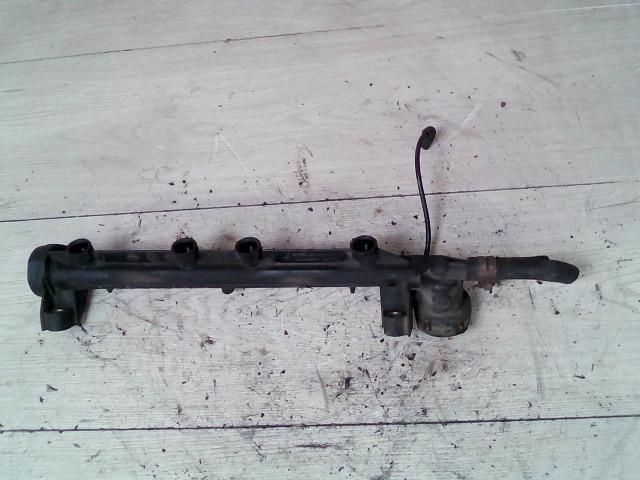 bontott SKODA OCTAVIA I Porlasztó Sor / Híd