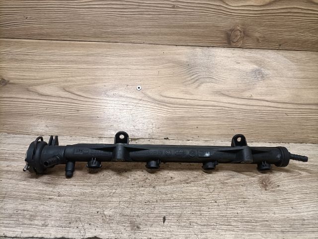 bontott SKODA OCTAVIA I Porlasztó Sor / Híd