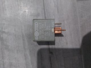 bontott SKODA OCTAVIA I Üzemanyag Szivattyú Relé