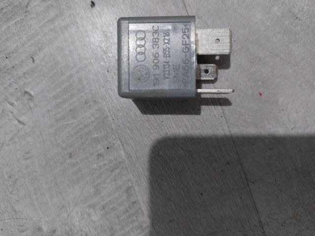 bontott SKODA OCTAVIA I Üzemanyag Szivattyú Relé