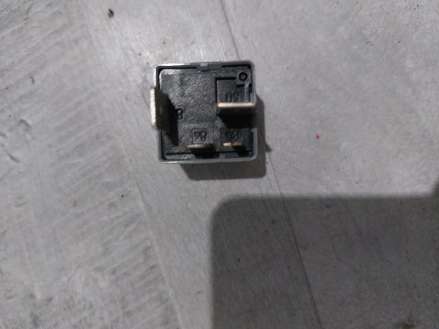 bontott SKODA OCTAVIA I Üzemanyag Szivattyú Relé