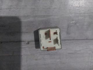 bontott SKODA OCTAVIA I Üzemanyag Szivattyú Relé