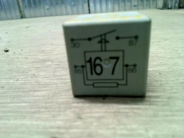 bontott SKODA OCTAVIA I Üzemanyag Szivattyú Relé