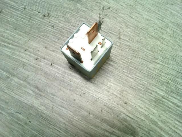 bontott SKODA OCTAVIA I Üzemanyag Szivattyú Relé