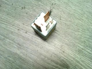 bontott SKODA OCTAVIA I Üzemanyag Szivattyú Relé