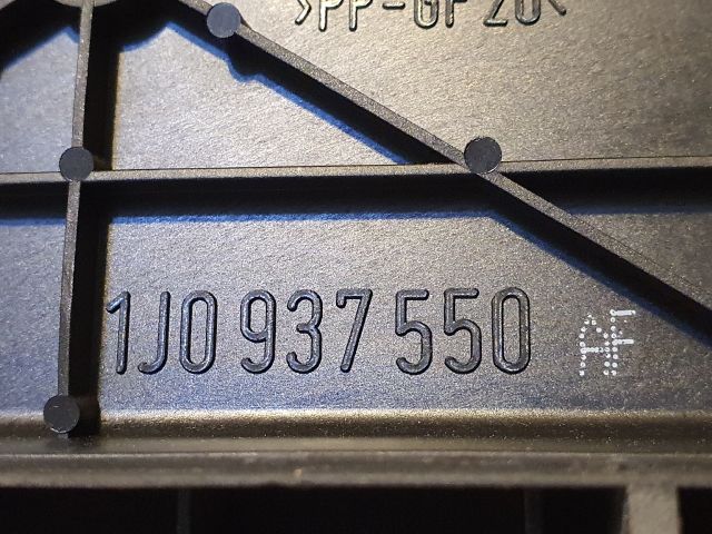 bontott SKODA OCTAVIA I Biztosítéktábla Motortér