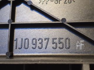 bontott SKODA OCTAVIA I Biztosítéktábla Motortér