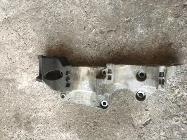 bontott SKODA OCTAVIA I Generátor Tartó Bak