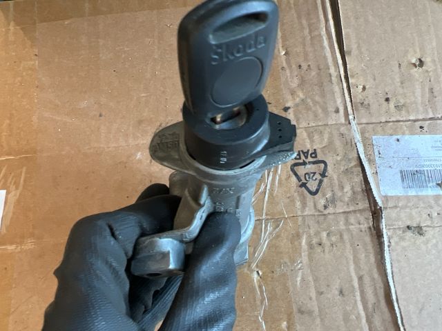 bontott SKODA OCTAVIA I Gyújtáskapcsoló Házzal