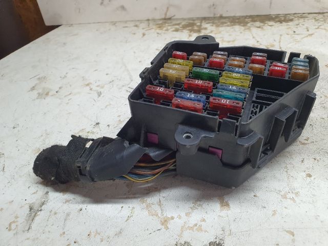 bontott SKODA OCTAVIA I Biztosítéktábla Motortér