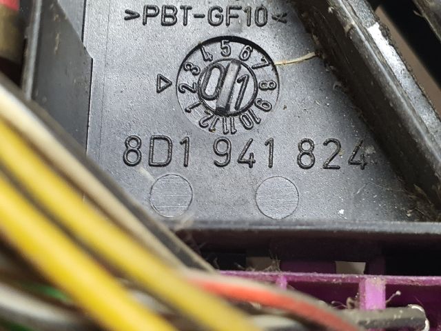 bontott SKODA OCTAVIA I Biztosítéktábla Motortér