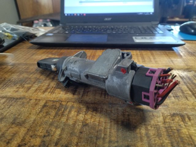 bontott SKODA OCTAVIA I Gyújtáskapcsoló Házzal