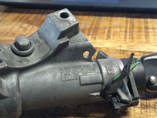 bontott SKODA OCTAVIA I Gyújtáskapcsoló Házzal