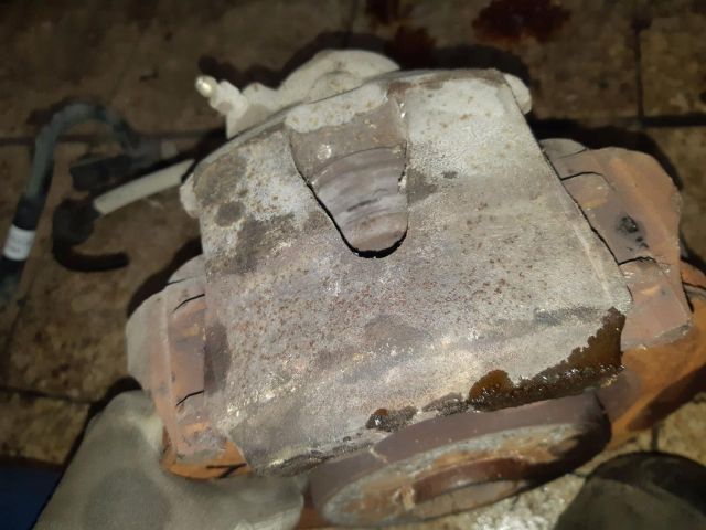 bontott SKODA OCTAVIA I Jobb első Csonkállvány Kerékaggyal