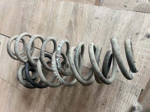 bontott SKODA OCTAVIA I Jobb hátsó Rugó