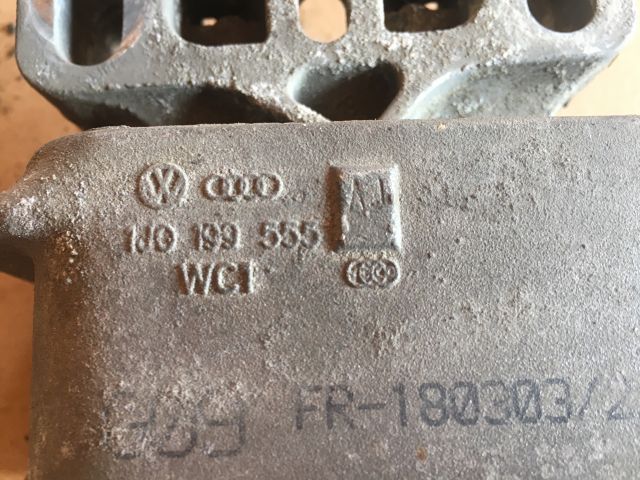 bontott SKODA OCTAVIA I Váltó Tartó Bak (Pozíciófüggetlen)