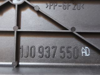 bontott SKODA OCTAVIA I Biztosítéktábla Motortér