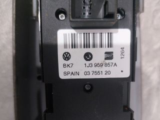 bontott SKODA OCTAVIA I Ablakemelő Kapcsoló Négyes / Kettes