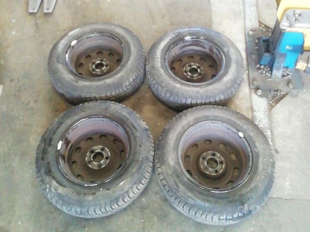 bontott SKODA OCTAVIA I Acélfelni Szett Gumival