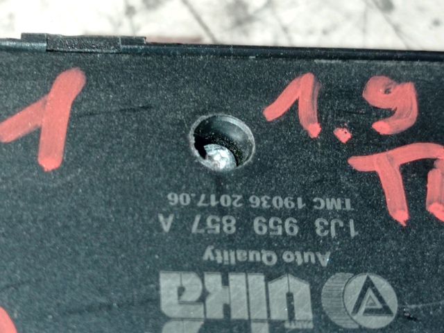 bontott SKODA OCTAVIA I Bal első Ablakemelő Kapcsoló