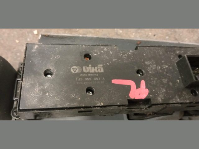 bontott SKODA OCTAVIA I Bal első Ablakemelő Kapcsoló