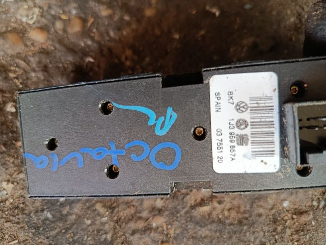 bontott SKODA OCTAVIA I Bal első Ablakemelő Kapcsoló