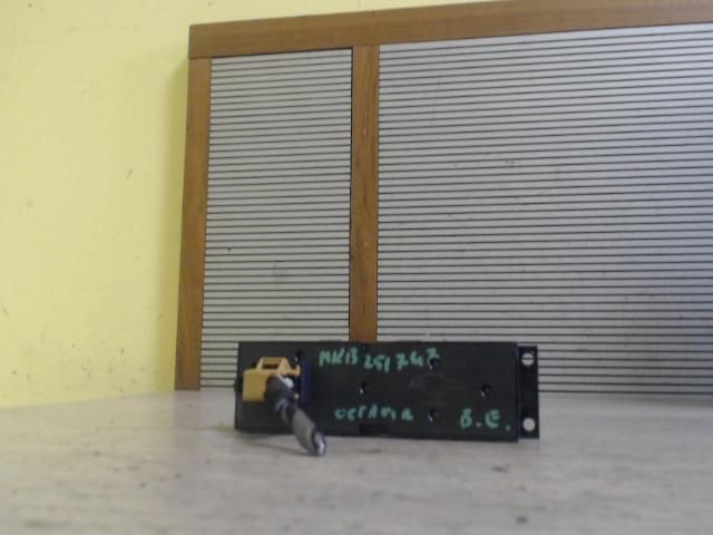 bontott SKODA OCTAVIA I Bal első Ablakemelő Kapcsoló