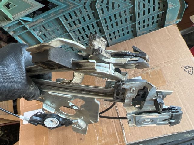 bontott SKODA OCTAVIA I Bal első Ablakemelő Szerkezet (Elektromos)