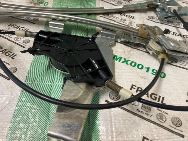 bontott SKODA OCTAVIA I Bal első Ablakemelő Szerkezet (Elektromos)