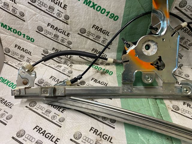 bontott SKODA OCTAVIA I Bal első Ablakemelő Szerkezet (Elektromos)