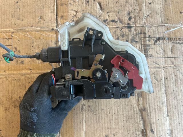 bontott SKODA OCTAVIA I Bal első Ajtózár