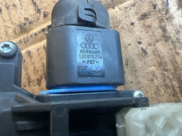 bontott SKODA OCTAVIA I Bal első Ajtózár