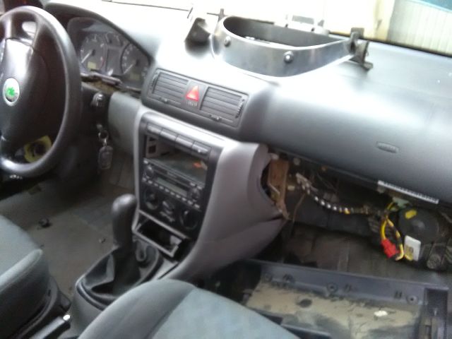 bontott SKODA OCTAVIA I Bal első Belső Kilincs