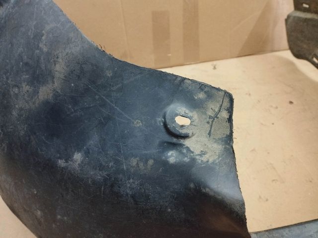 bontott SKODA OCTAVIA I Bal első Dobbetét (Kerékjárati, Műanyag)