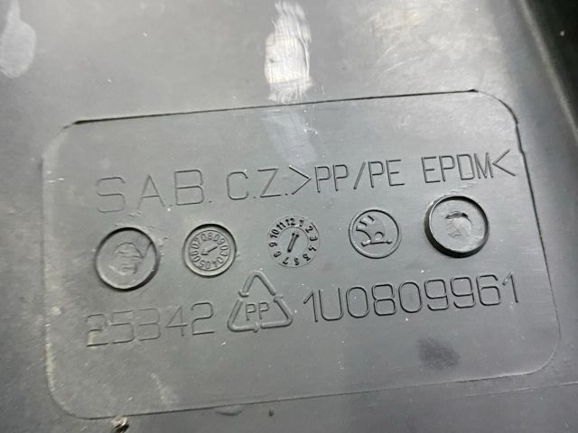 bontott SKODA OCTAVIA I Bal első Dobbetét (Kerékjárati, Műanyag)