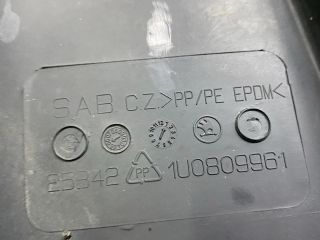 bontott SKODA OCTAVIA I Bal első Dobbetét (Kerékjárati, Műanyag)