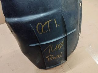 bontott SKODA OCTAVIA I Bal első Dobbetét (Kerékjárati, Műanyag)