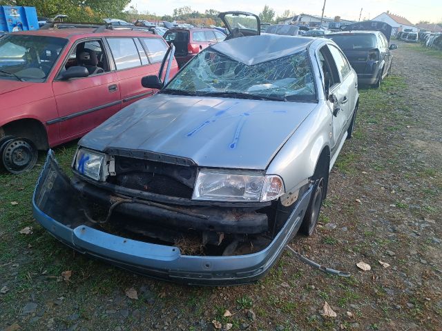 bontott SKODA OCTAVIA I Bal első Dobbetét (Kerékjárati, Műanyag)