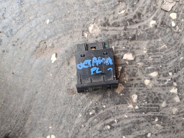 bontott SKODA OCTAVIA I Bal első Ülésfűtés Kapcsoló